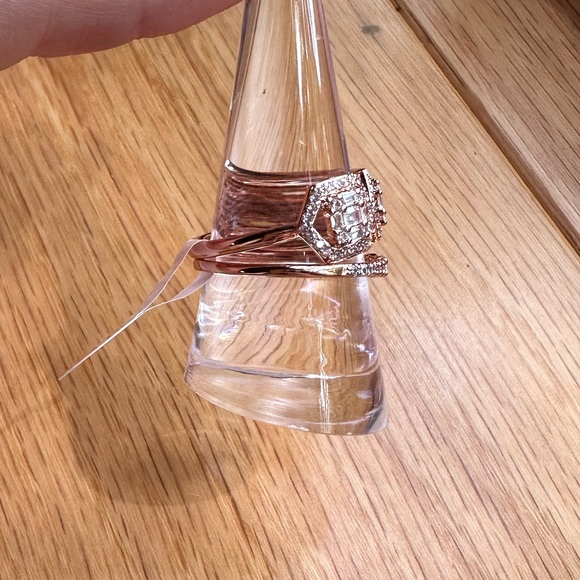 Bomb Party April Birthday Collection Ring - Staying Next to You - Picture 3 of 6